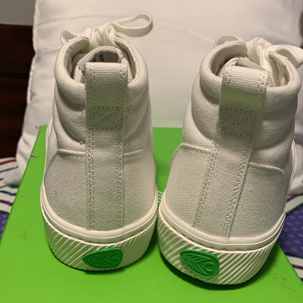 Cariuma white canvas sneaker, size 7 Worn once. - Picture 3 of 3